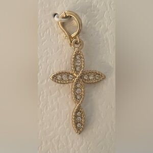 Elegant Gold Cross Pendant B5
